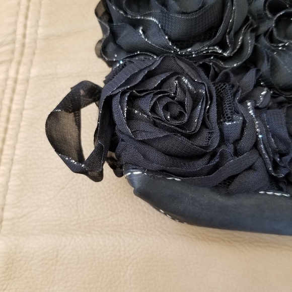 Black Crossbody with Roses - Picture 7 of 7